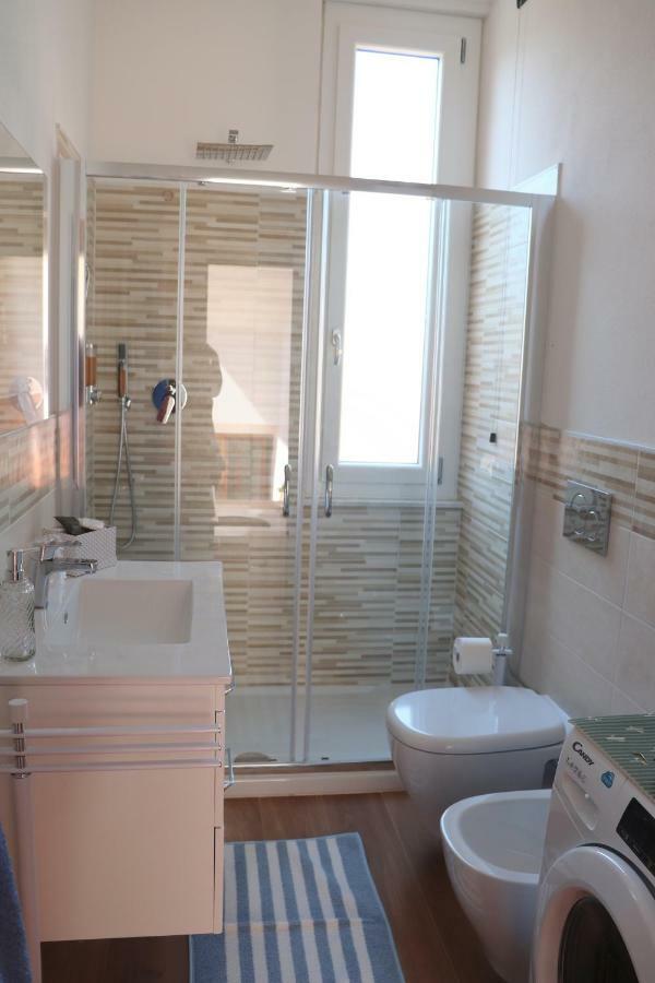 Casa Vacanze Beach House Vicino Alla Stazione Специя Екстериор снимка