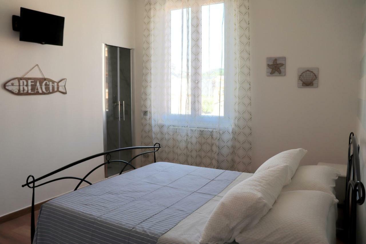 Casa Vacanze Beach House Vicino Alla Stazione Специя Екстериор снимка